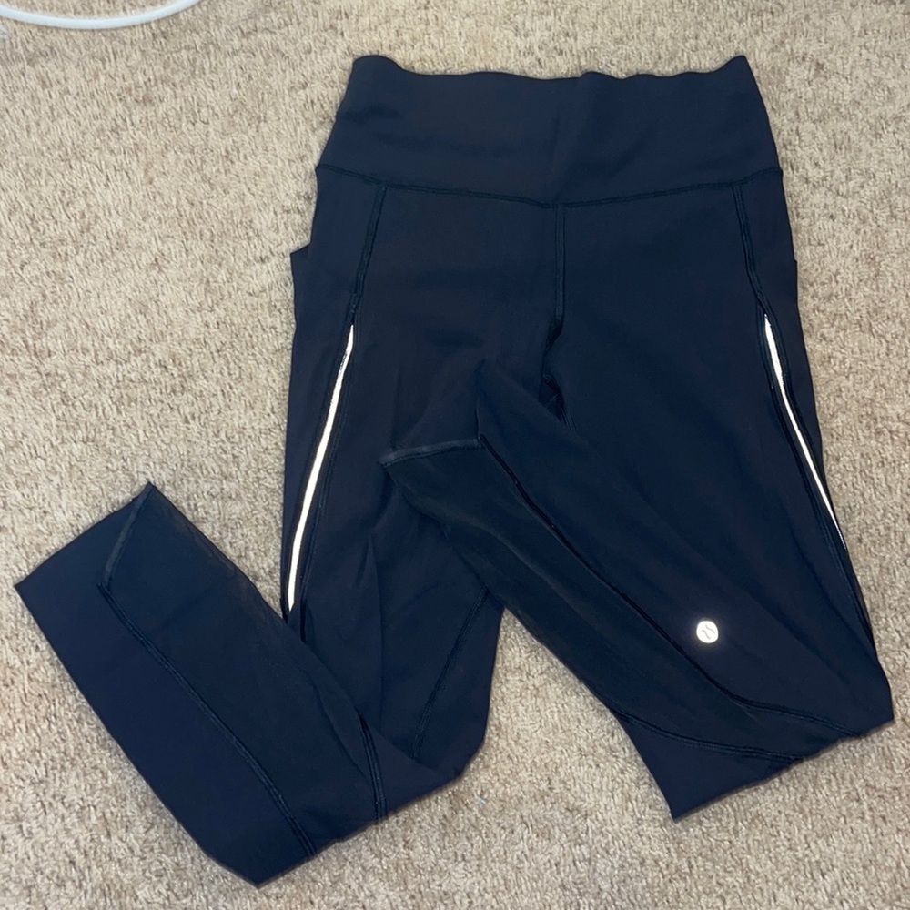 Lululemon pace perfect tight 7/8 25in mesh leggings. Size 6.